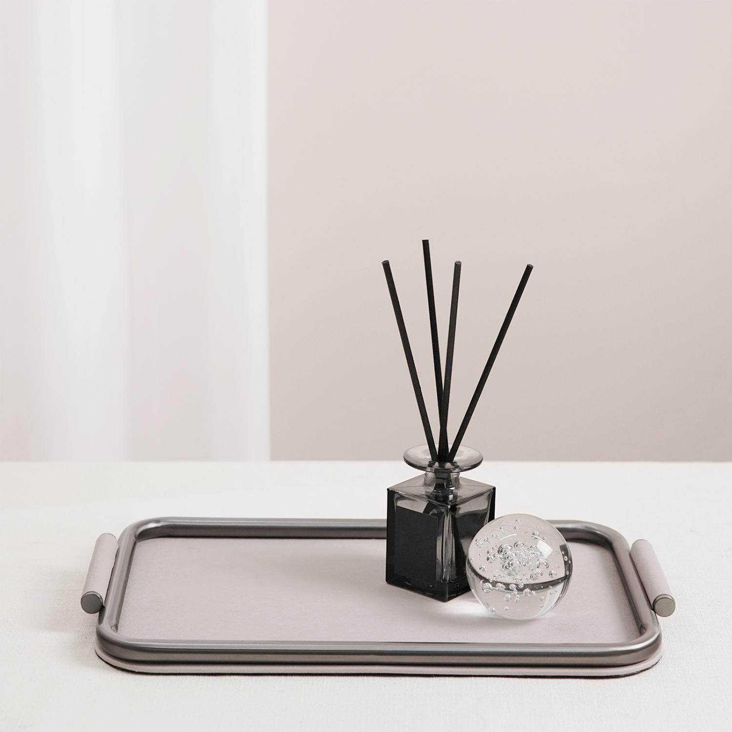 现代简约轻奢米色金属皮质托盘收纳盘样板房客厅桌面软装饰品摆件