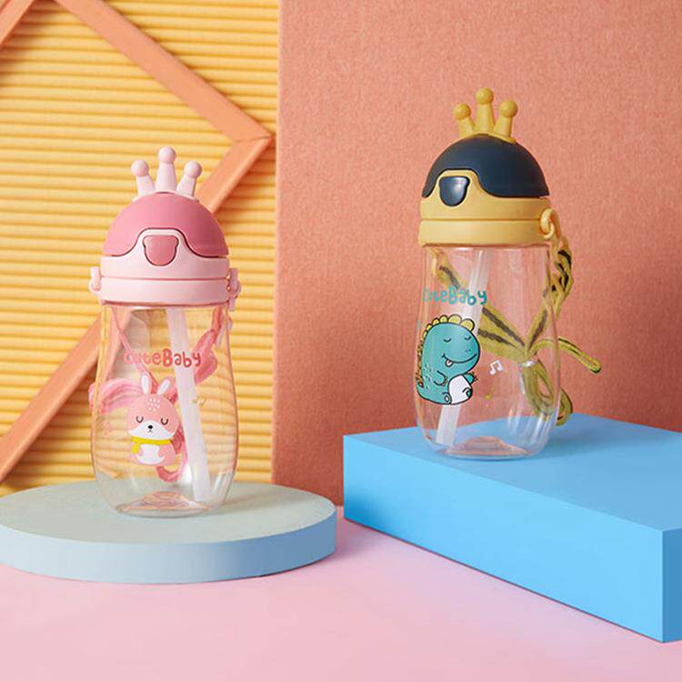 新款背带水壶儿童可爱卡通皇冠吸管杯便携外出水杯咬合学饮杯
