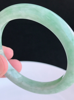 圈口55mm拍卖缅甸正品天然A货翡翠飘绿正装玉手镯42.43g