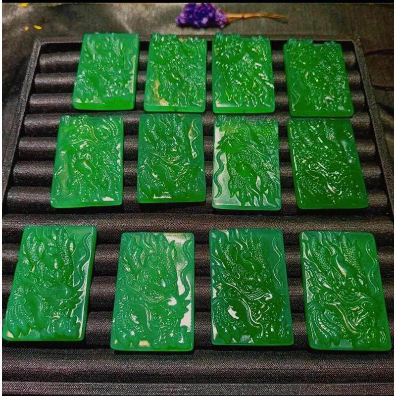 批发高冰绿玉髓龙牌精工雕刻绿玛瑙玉石龙牌子玉石龙头牌挂坠饰品