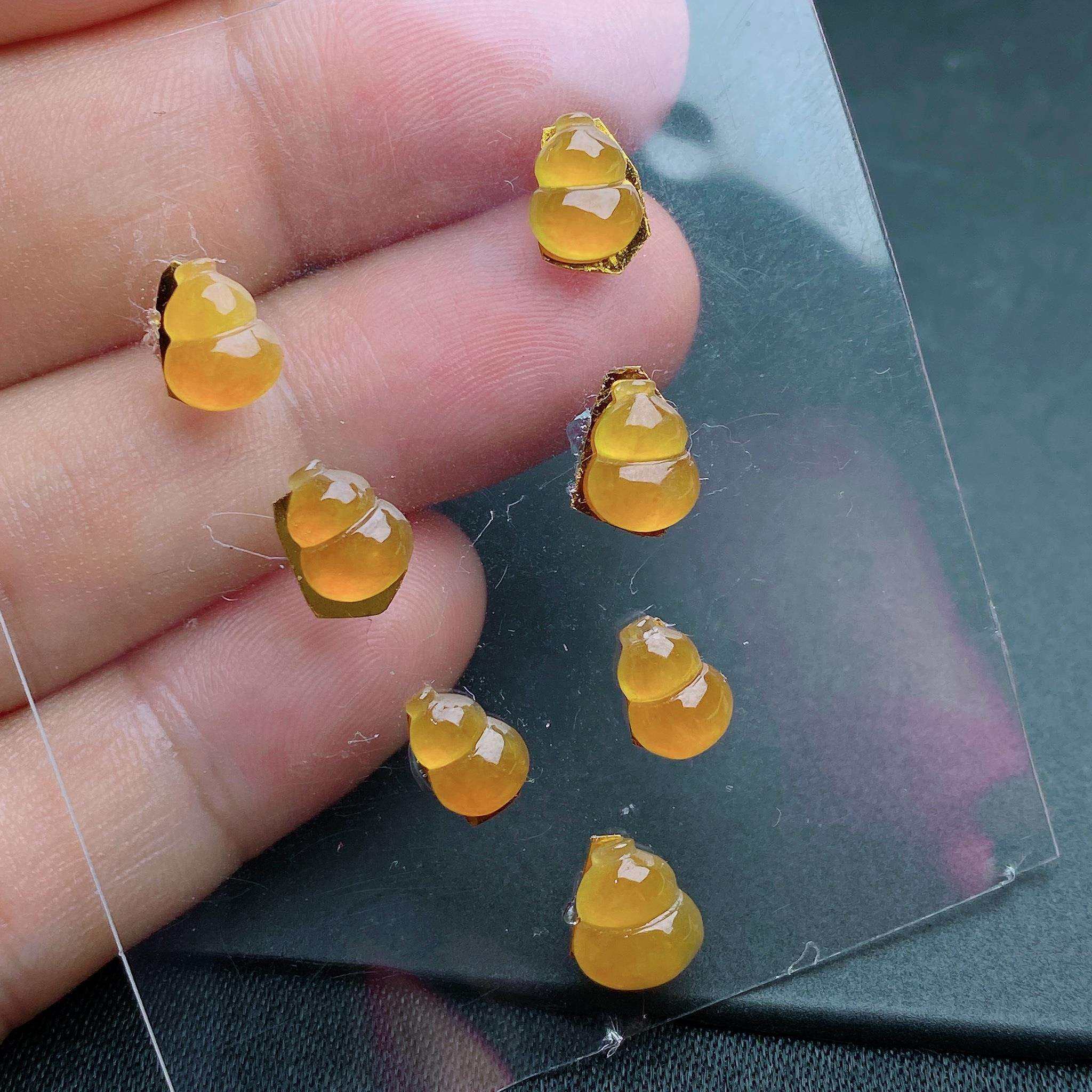 缅甸天然翡翠a货冰黄翡葫芦一手裸石dmf尺寸:8-6-2.7mm