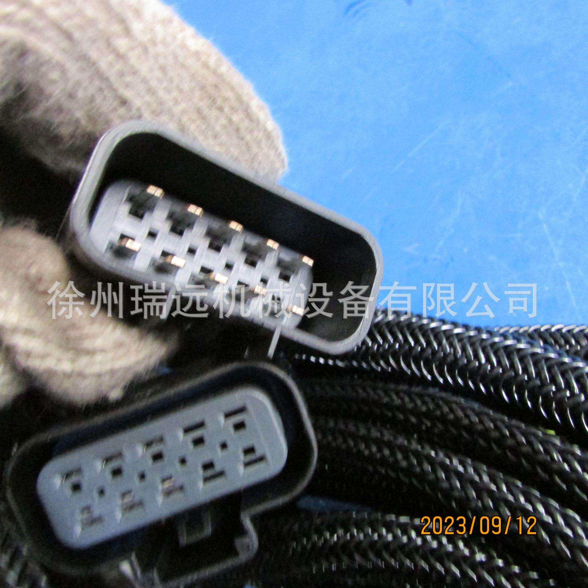 供应徐工12吨装载机电器配件253206237-1200KNIII.11.4 后灯线束