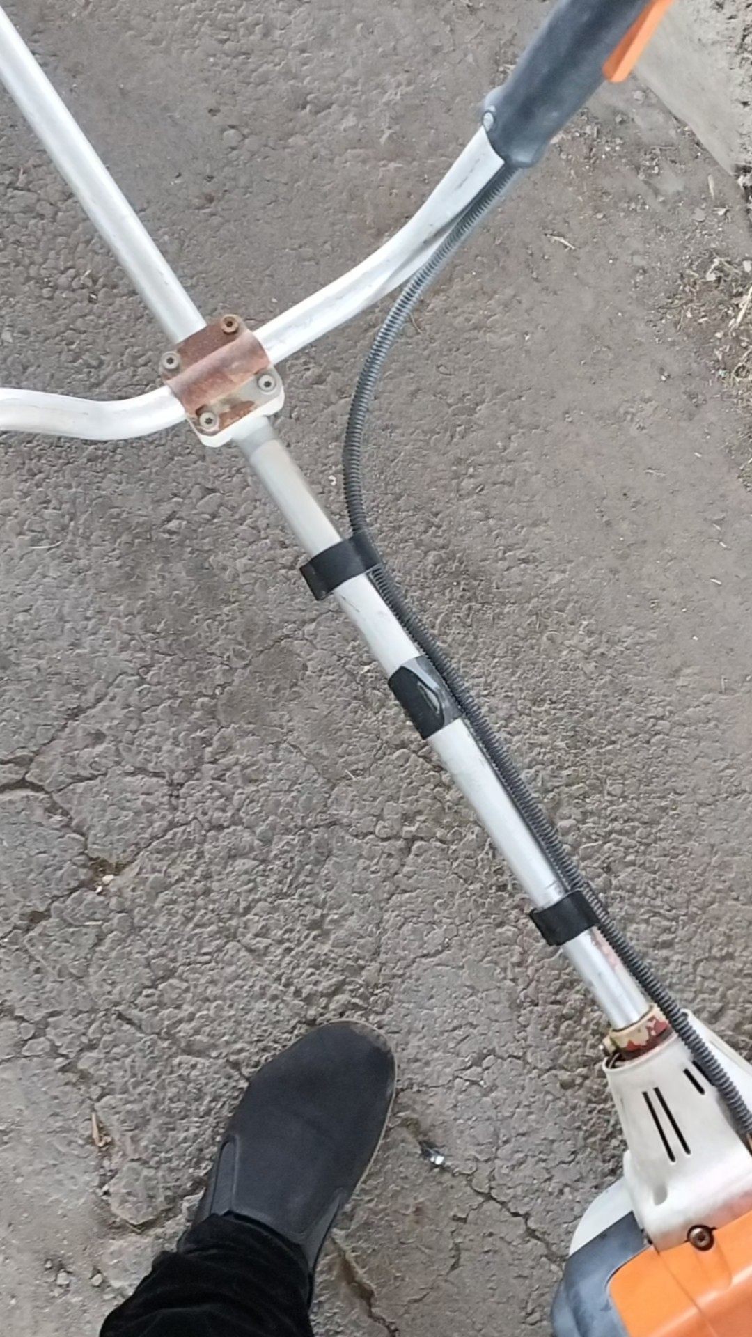 2017年斯蒂尔新款FS120割灌机，放多用少，压缩好有力一