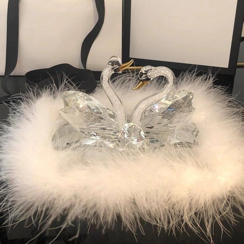 高端汽车饰品网红女神风格汽车内饰配件汽车天鹅中控内饰创意车