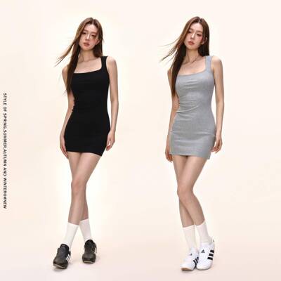 十一月辣妹纯色吊带洋装夏季纯欲修身显瘦方领无袖包臀短裙
