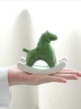 创意陶瓷摇摇马摆件桌面玄关茶桌书房软装饰马上有绿马工艺品送礼