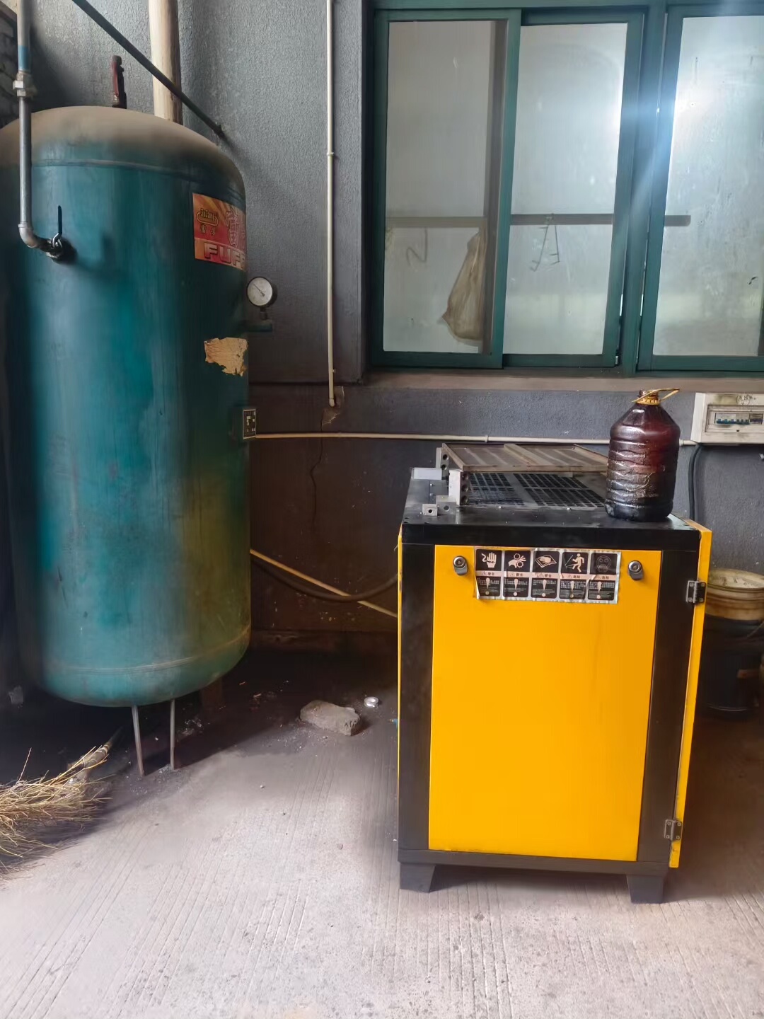 15kW螺杆机一套，有需要的联系。