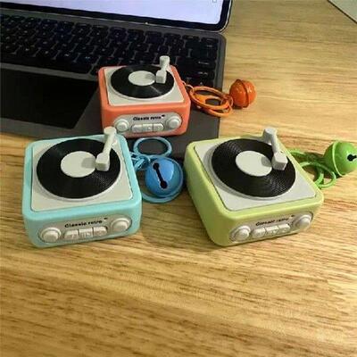 【Rushed】Mini Retro Tape Recorder Keychain Portable