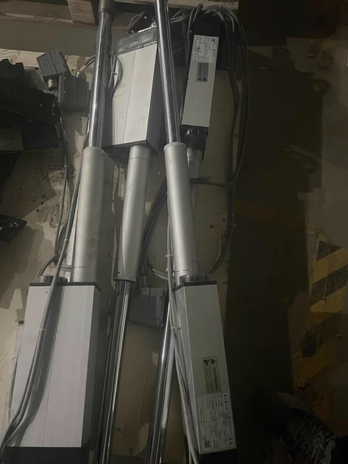 elero 电动顶杆 VArio 1 40000N 数支 需