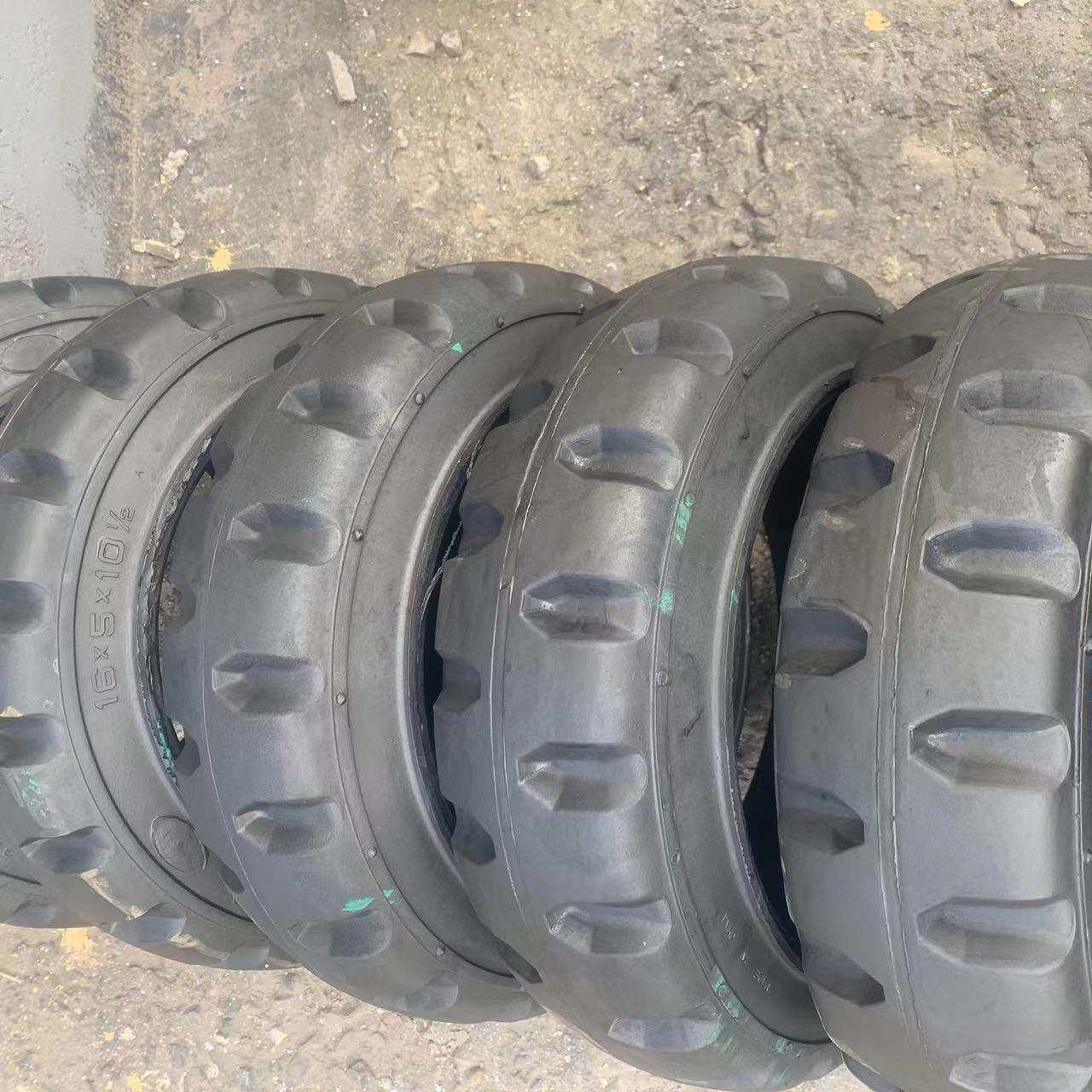 供应压配式实心轮胎 21x6-15 21x7-15 21x8-15 21x9-15