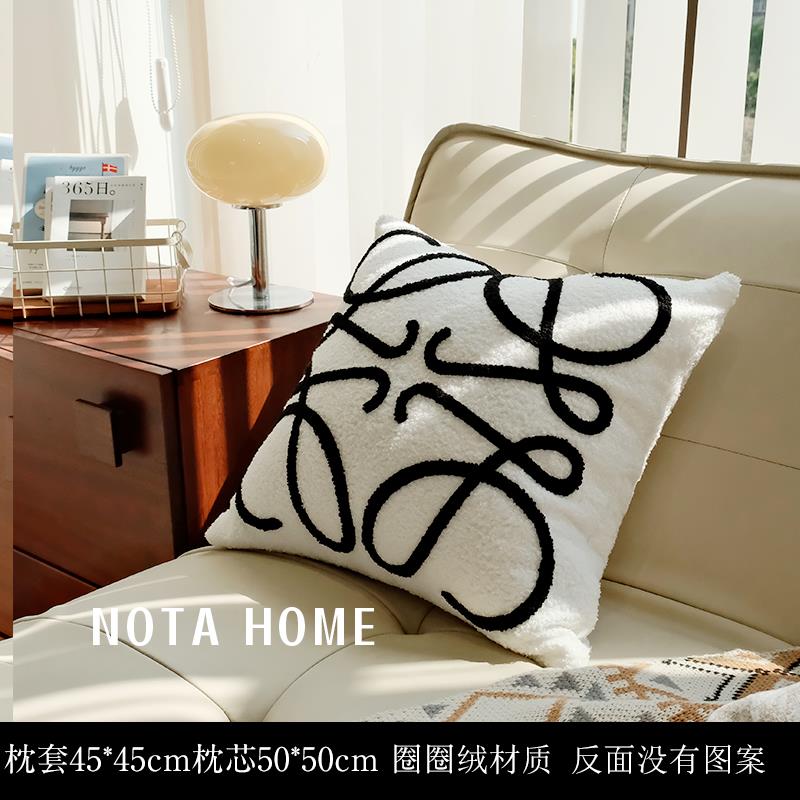 正品法式抱枕轻奢客厅沙发靠枕生睡毛绒女靠垫柔软觉奶油风抱枕含