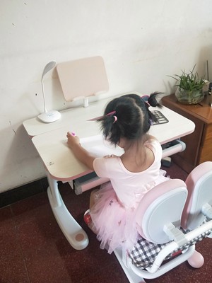 爱果乐儿童学习桌怎么样问了又问实情真相如何？