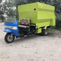 小型養(yǎng)殖場窄小空間撒料車8立方柴油大容量喂草車單人操作撒草機(jī)