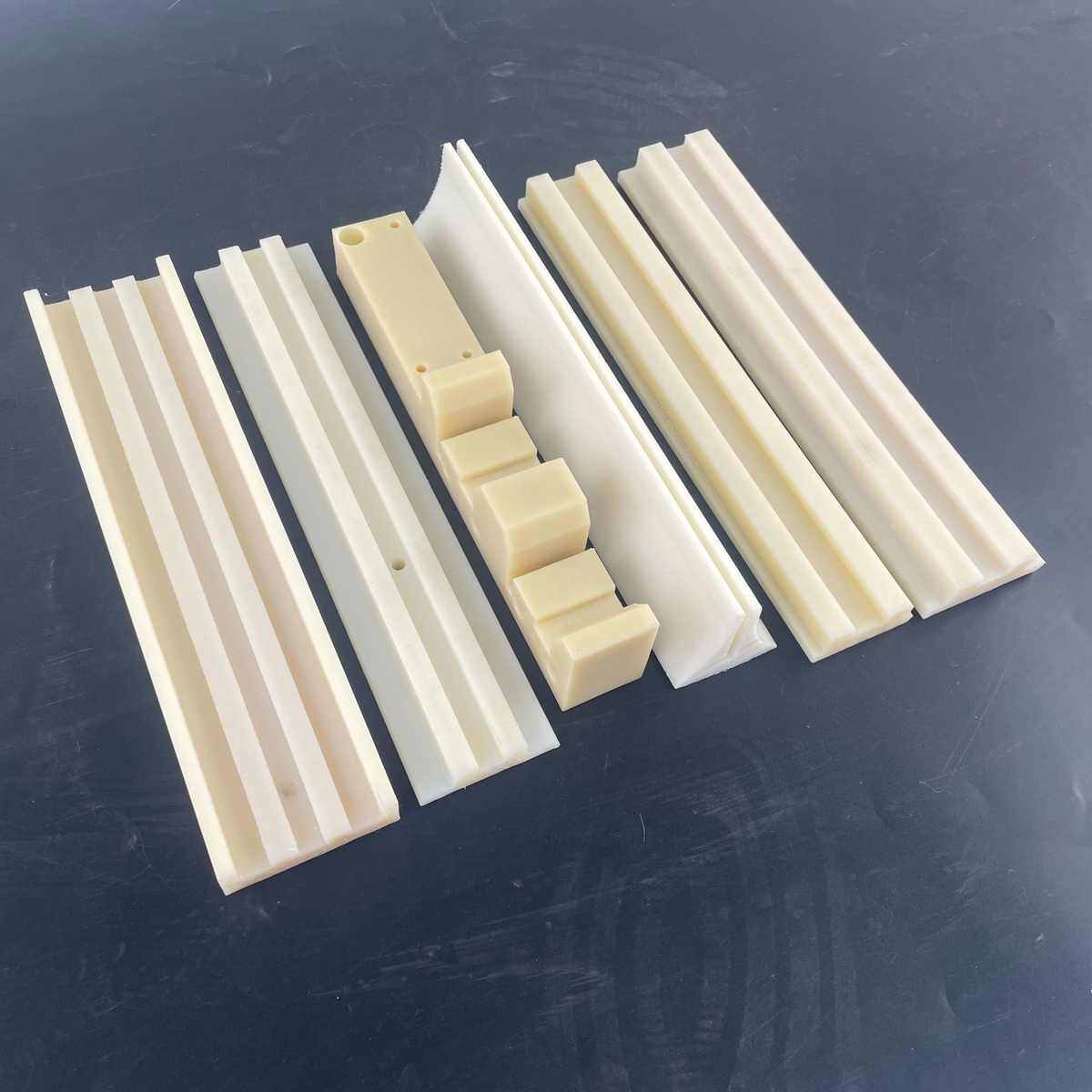 尼龙垫板滑块V型支撑耐磨块 尼龙垫条 PA66尼龙板尼龙加工件,农机/农具/农膜,农用防草地布/除草布,淘宝优惠券,粉丝福利购,淘宝优惠卷