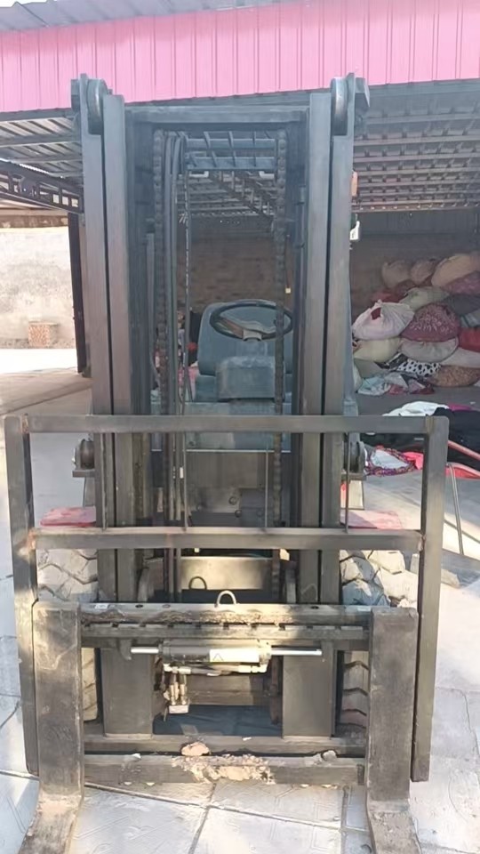 1月9日保定工程机械杭州叉车A35一辆带侧移网络拍卖公告