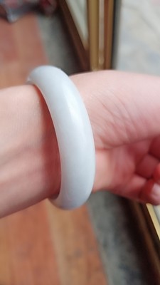 目前看来求鉴定豪8印象S16翡翠手镯怎么样，纯正度如何？