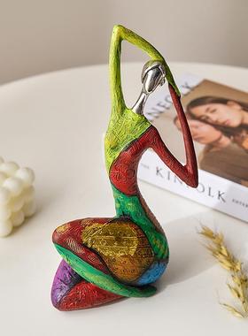 创意抽象人物摆件家居客厅电视柜桌面装饰品轻奢办公室艺术摆设