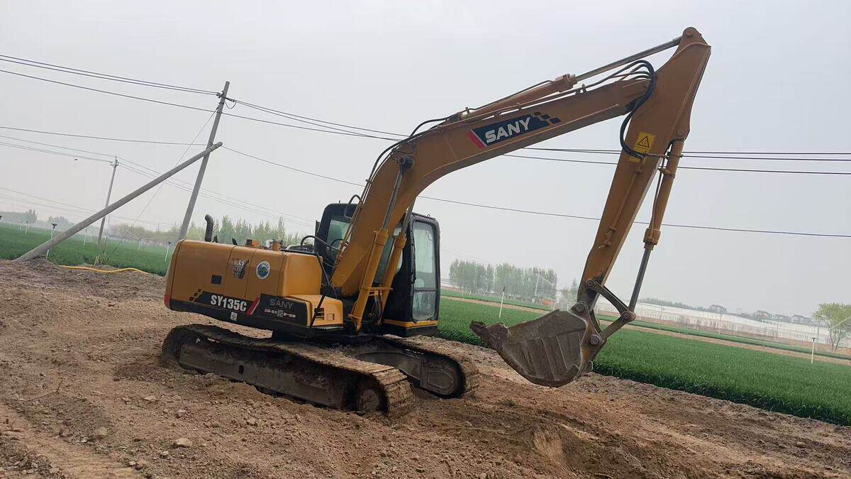 4月28日廊坊JCM履带式挖掘机一台网络拍卖公告