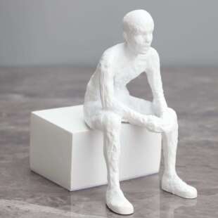 现代简约思考者人物雕塑装 饰品样板房间玄关客厅家居桌面摆件