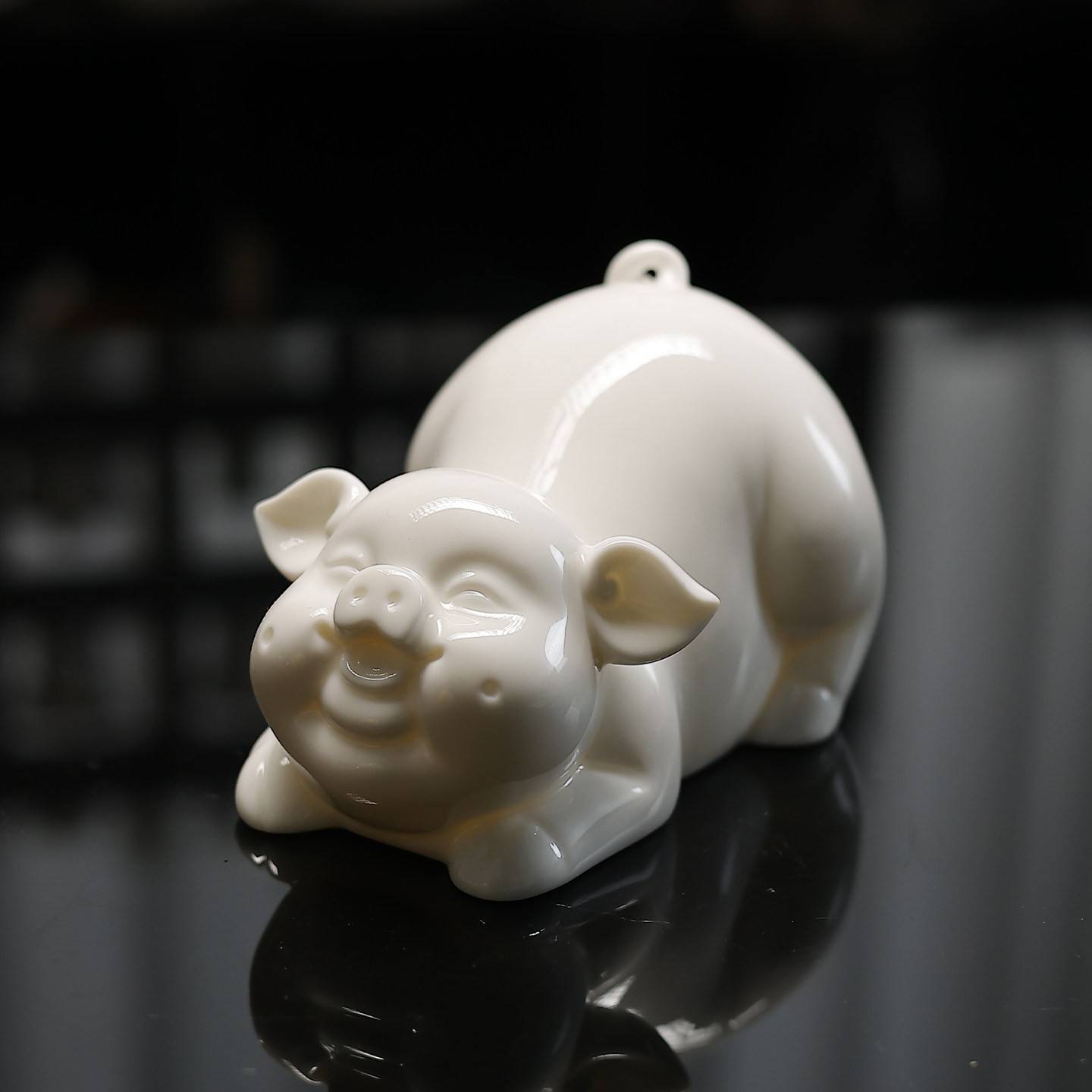 陶瓷猪摆件吉祥物创意可爱桌面装饰品羊脂玉玄关客厅桌面旺宅摆件