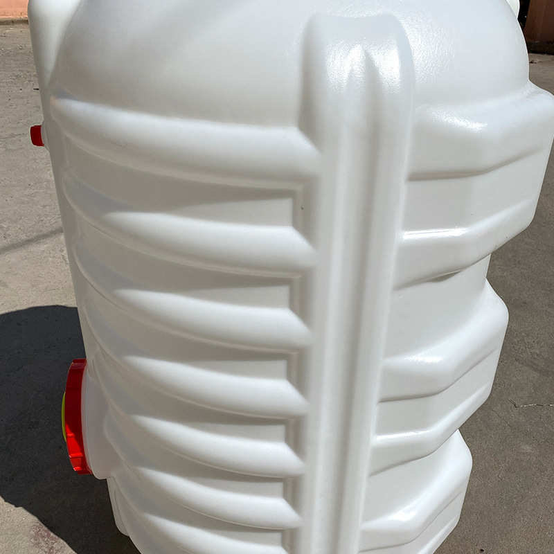 厂家直供塑料容器储水桶1.5吨白色卧式圆桶带盖pe大容量车载水箱