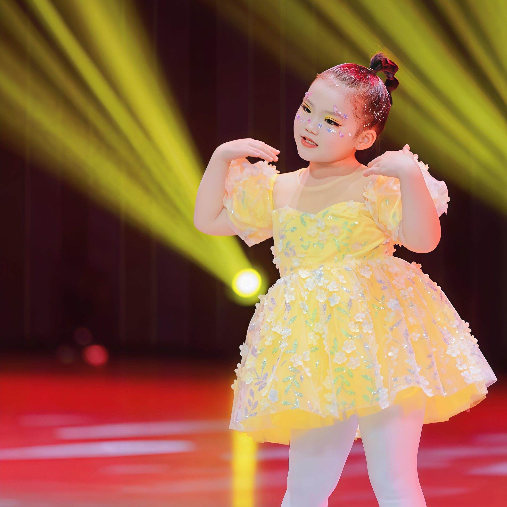 六一儿童蓬蓬裙演出服幼儿园舞蹈公主裙女童纱裙可爱舞台表演服装