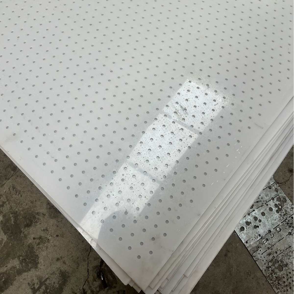 pp塑料冲孔板聚丙烯过滤筛板打孔垫板PVC耐磨过滤网耐腐蚀通风板