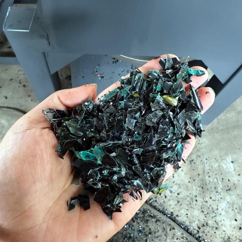 废旧工业塑料废弃汽车保险杠轮胎破碎机静音矿泉水瓶粉碎机