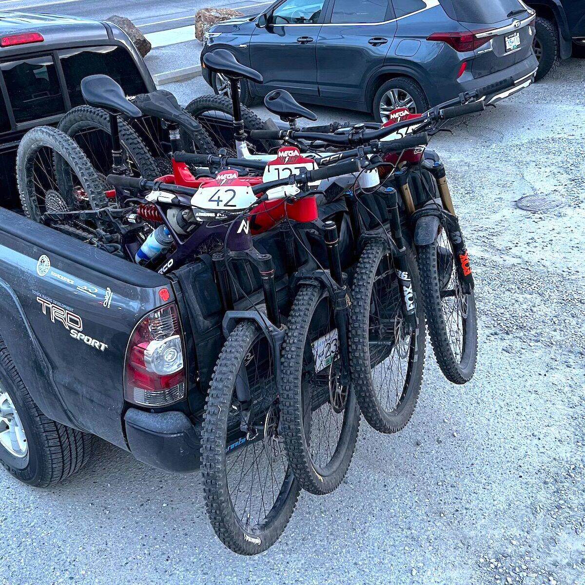 车载自行车放置架车尾挂架汽车自行车架托架皮卡自行车固定架