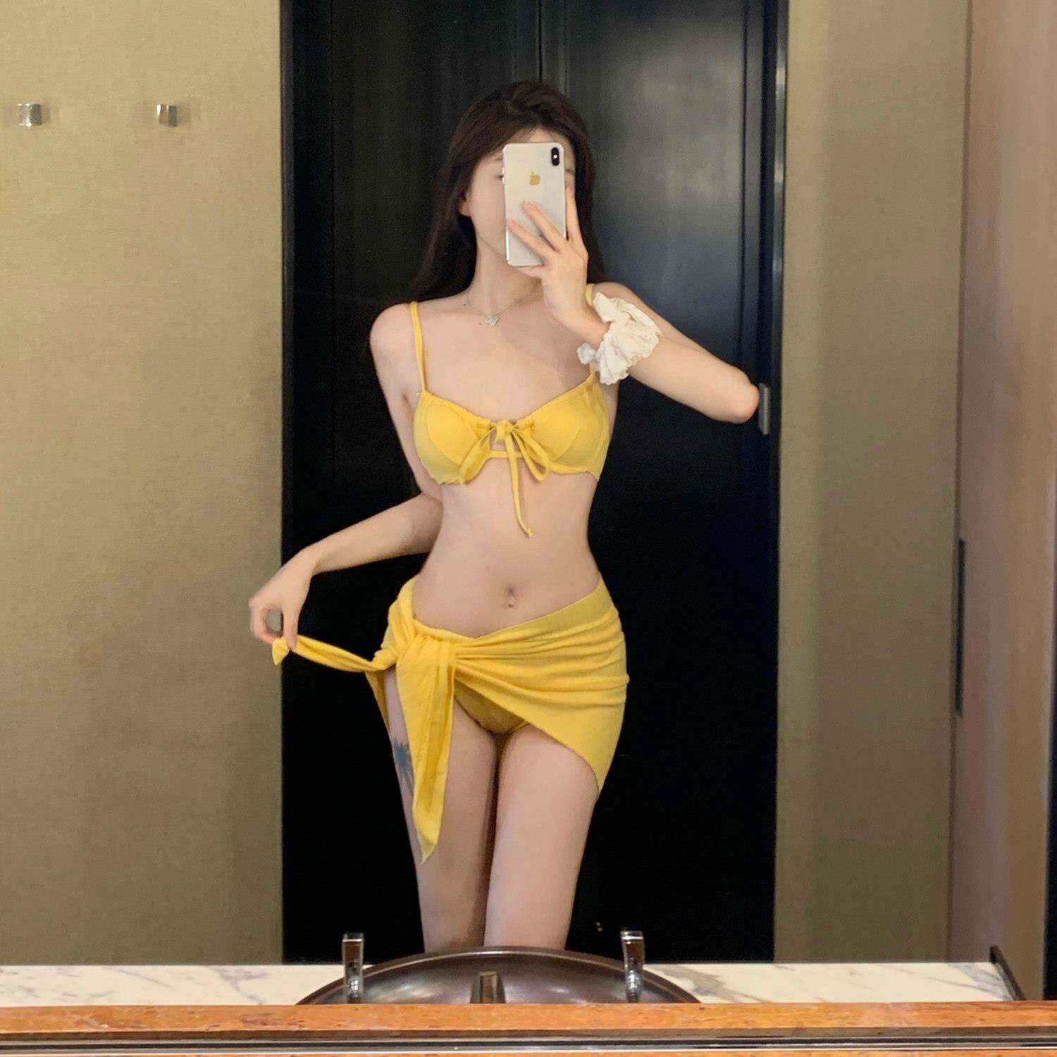 夏季姜黄色小胸钢托比基尼泳衣女三件套韩国ins性感辣妹遮肉0601z