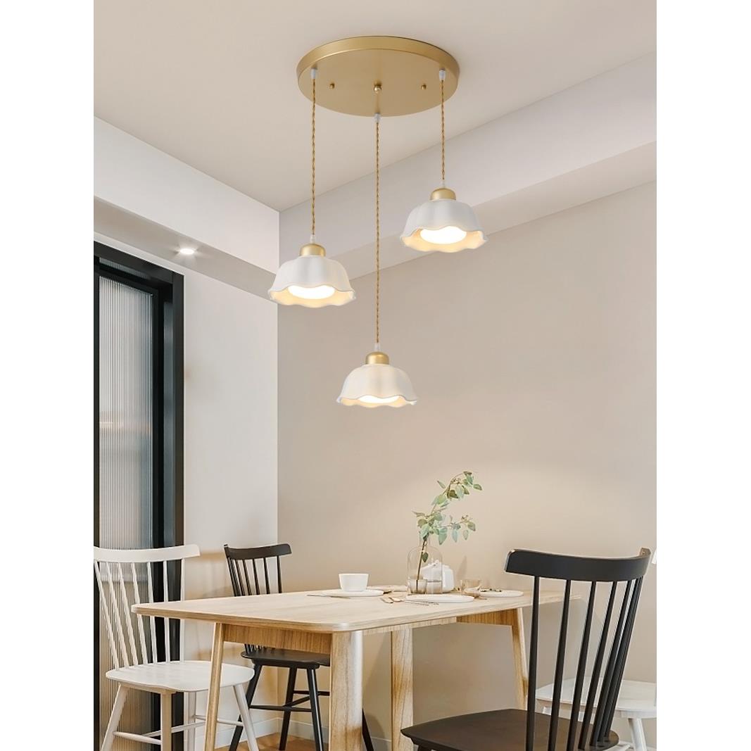 北欧三头吊灯餐厅吧台餐桌灯具法式陶瓷奶油风花朵床头单头小吊灯