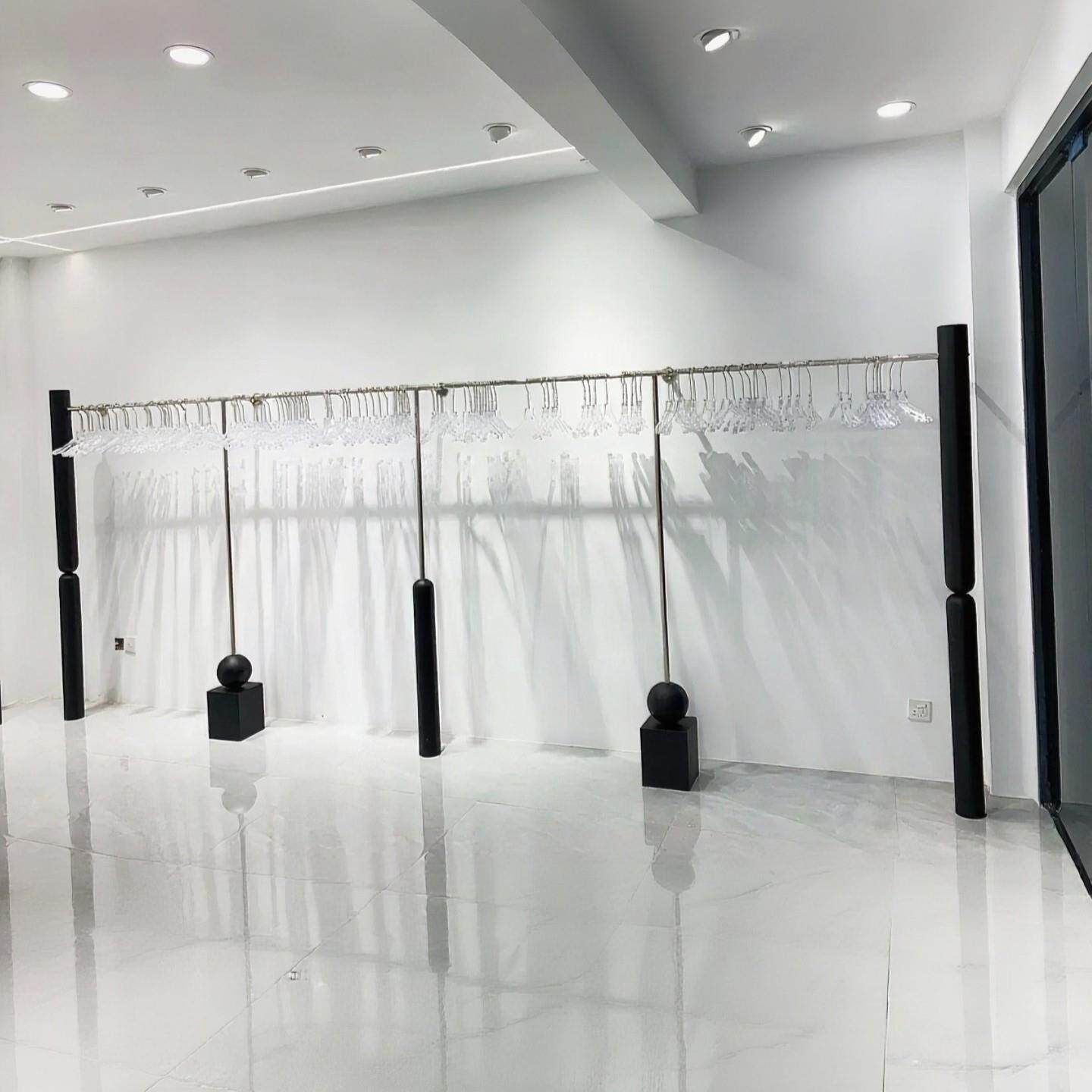 新款服装店展示架上墙黑色双拼不锈钢侧挂衣架陈列男女装陈列货架
