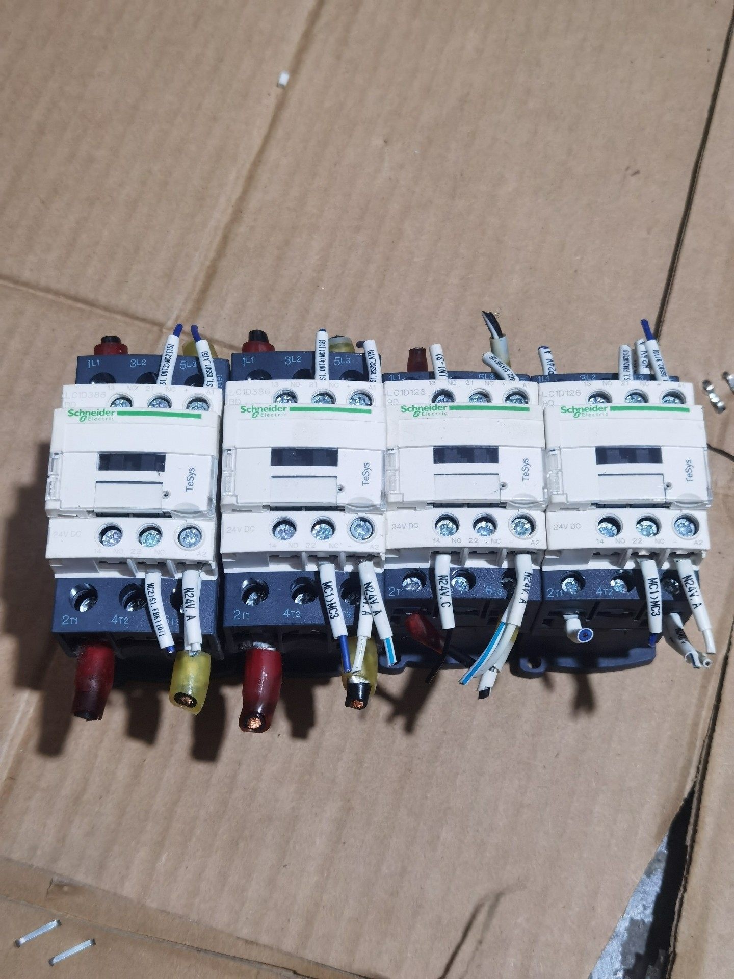 施耐德接触器LC1D386BD LC1D126BD线圈电压D