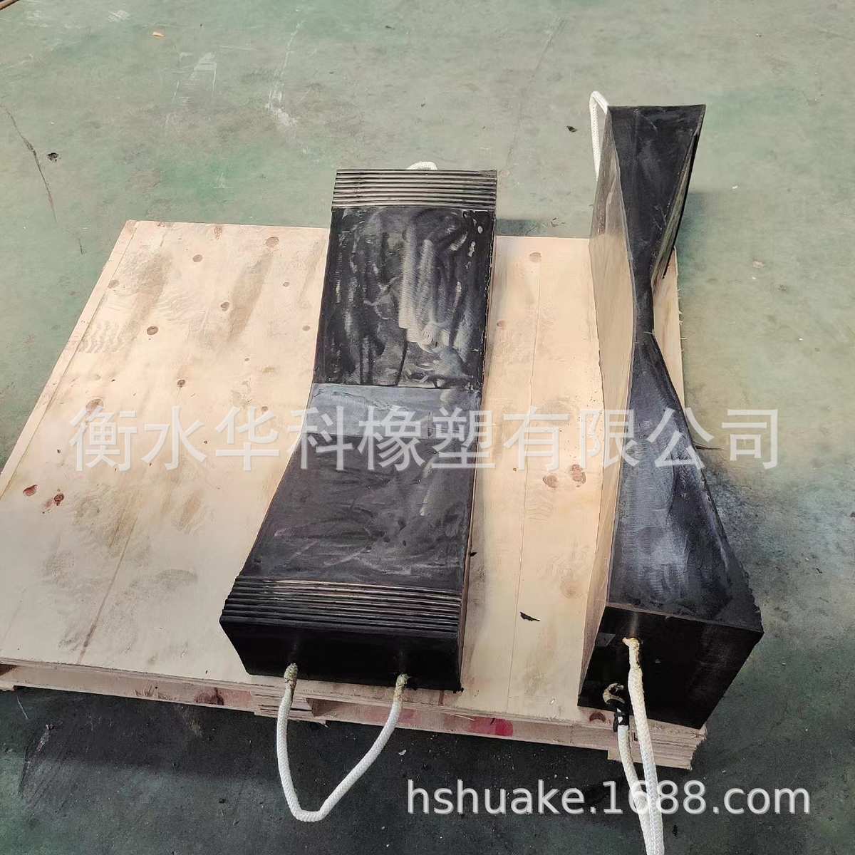 定制可移动钢卷橡胶垫带绳V型橡胶鞍座钢卷铝卷运输专用钢卷仓储