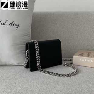 超轻斜挎小包包女款学生ins超火粗链条港风小包女新款高级感百搭