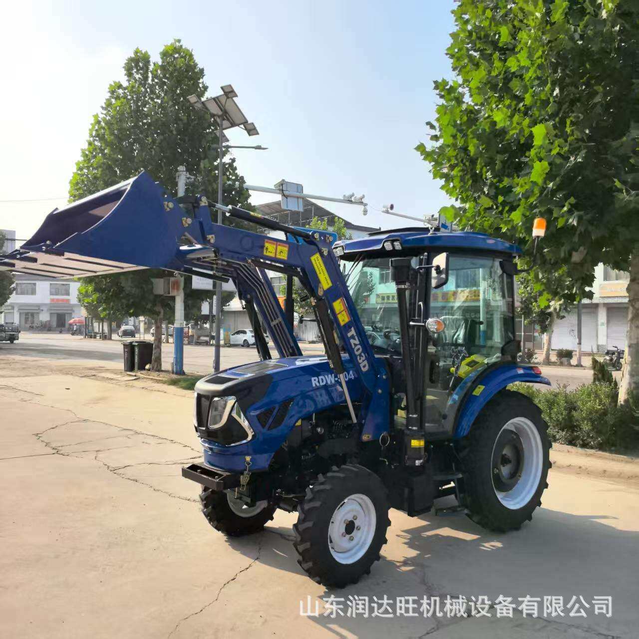 公司采购四轮农用504旋耕拖拉机 原车驾驶室加装前铲的拖拉机农业