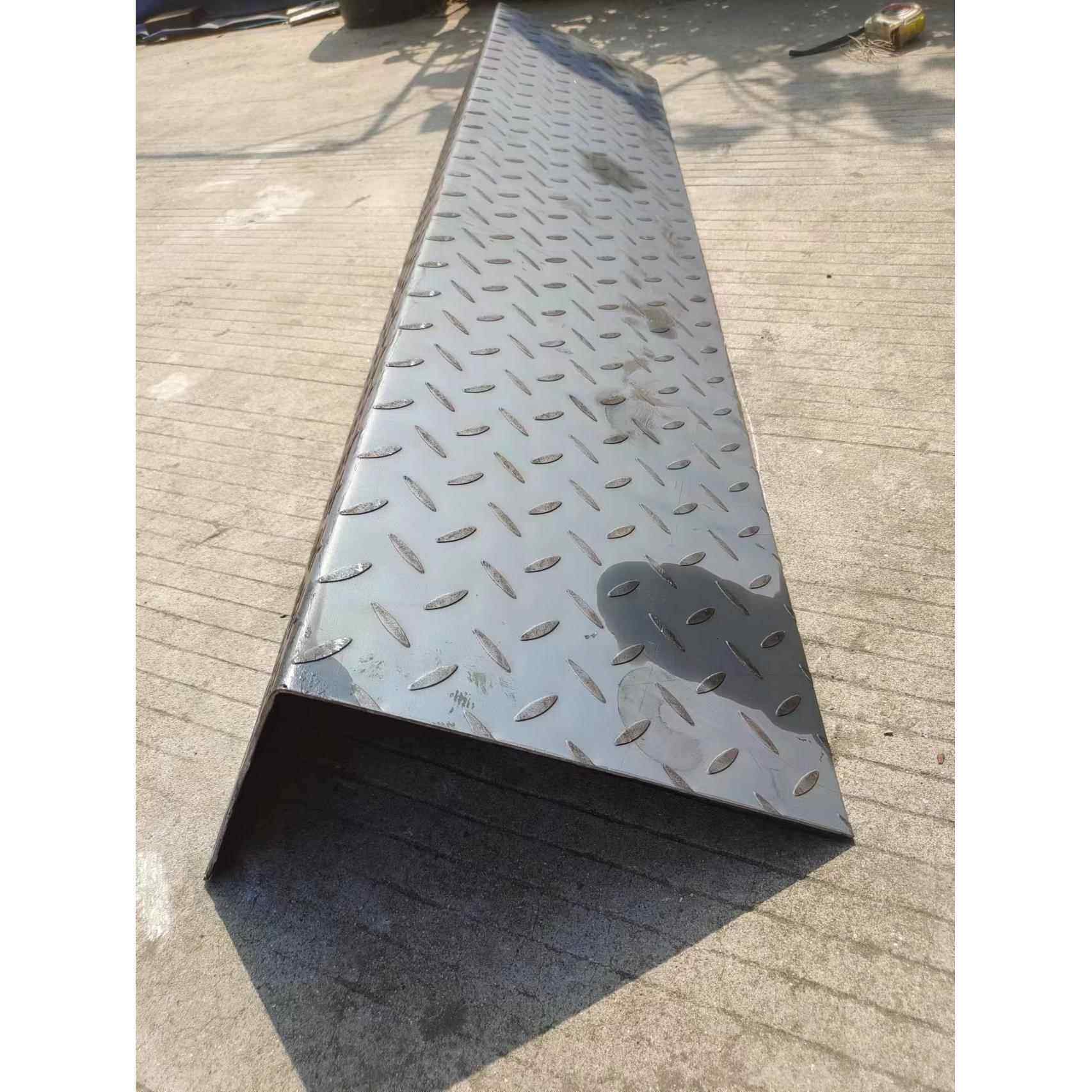 花纹板楼梯踏步板防滑板黑色钢板折弯加工厚2-5mm定制L型Z型U型板,金属材料及制品,钢板,淘宝优惠券,粉丝福利购,淘宝优惠卷