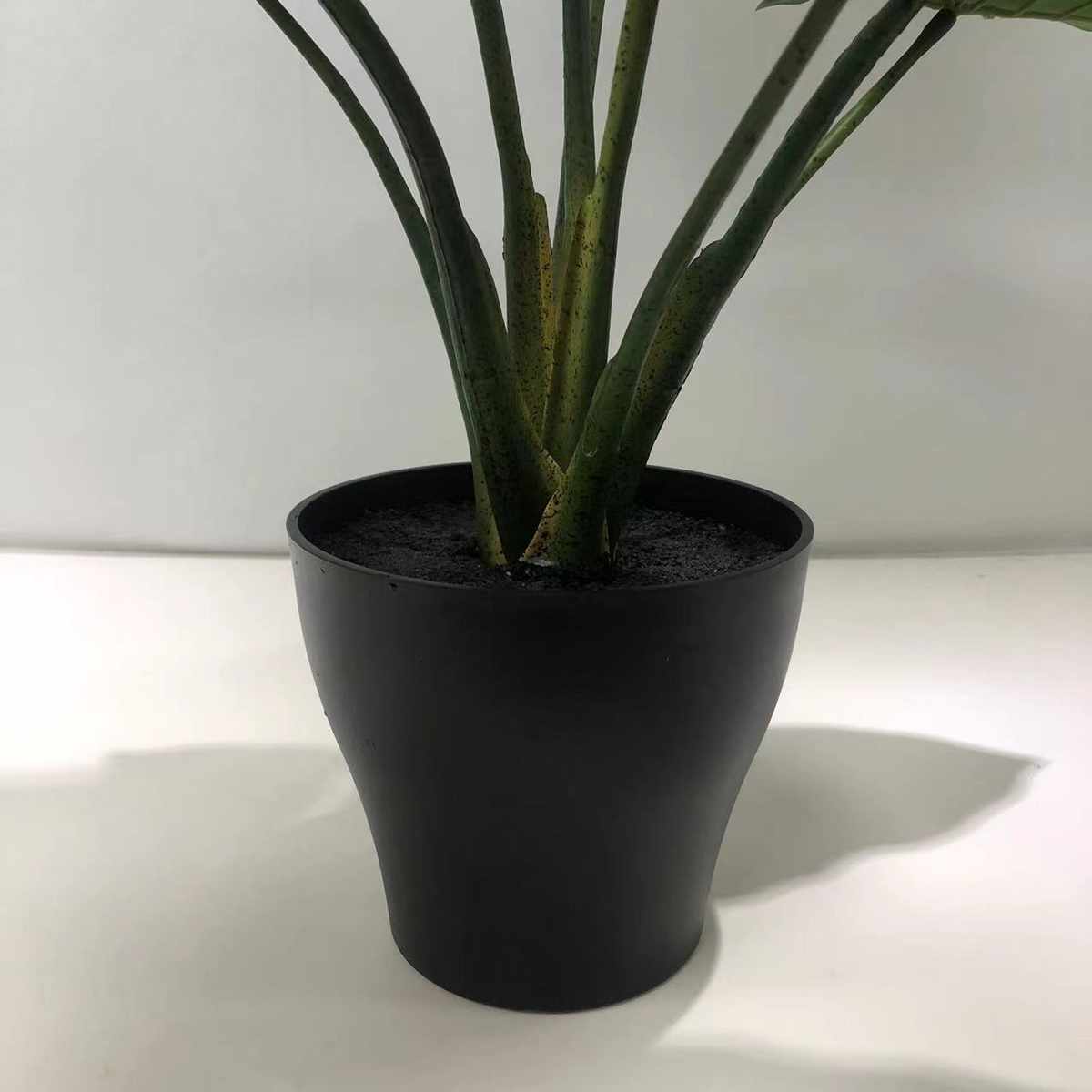 仿真绿色盆裁大叶片装饰绿植北欧客厅黑色白纹手感芋带盆单棵植物