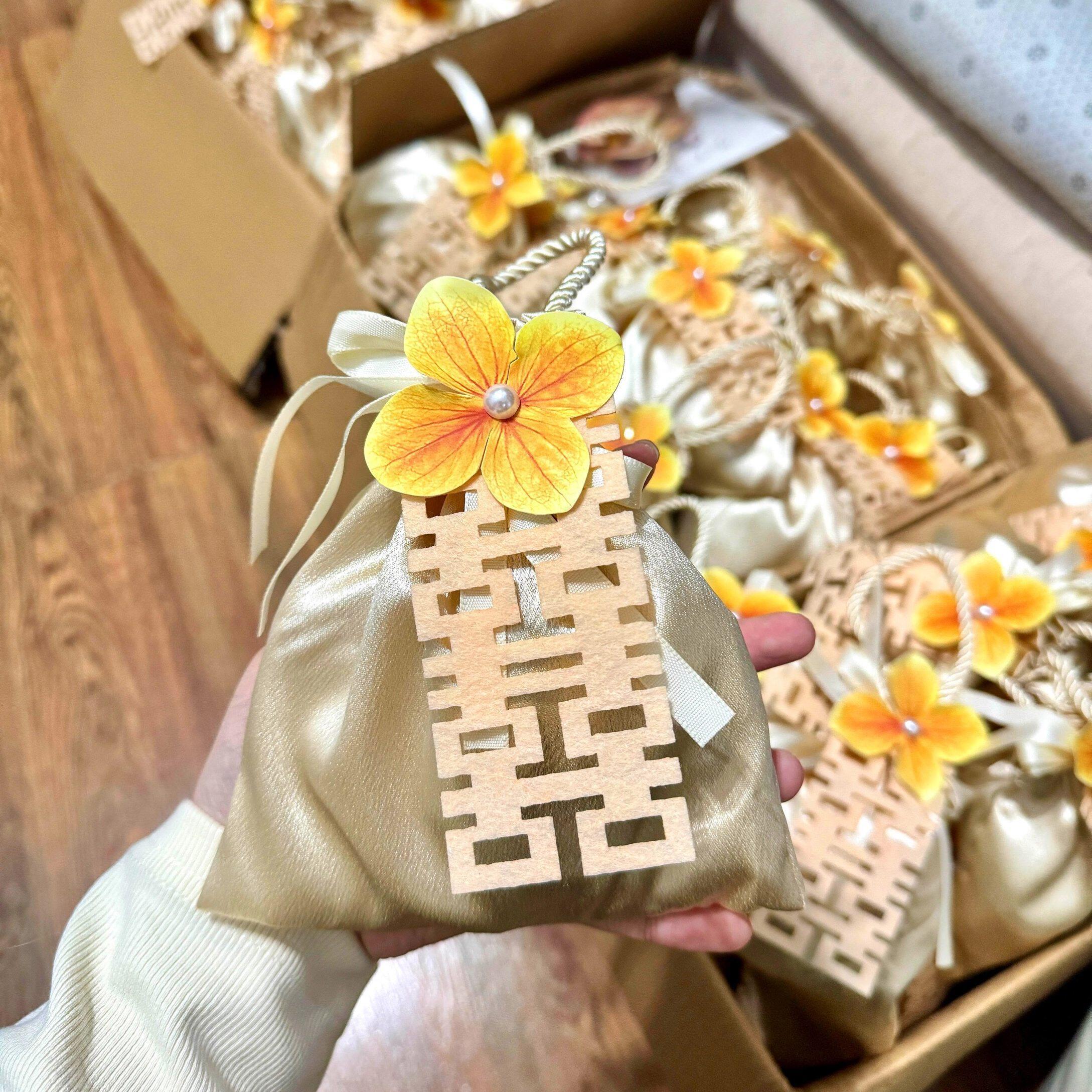 【关于备婚的100件事】喜糖袋子丝绸质感高级感糖果盒婚礼伴手礼