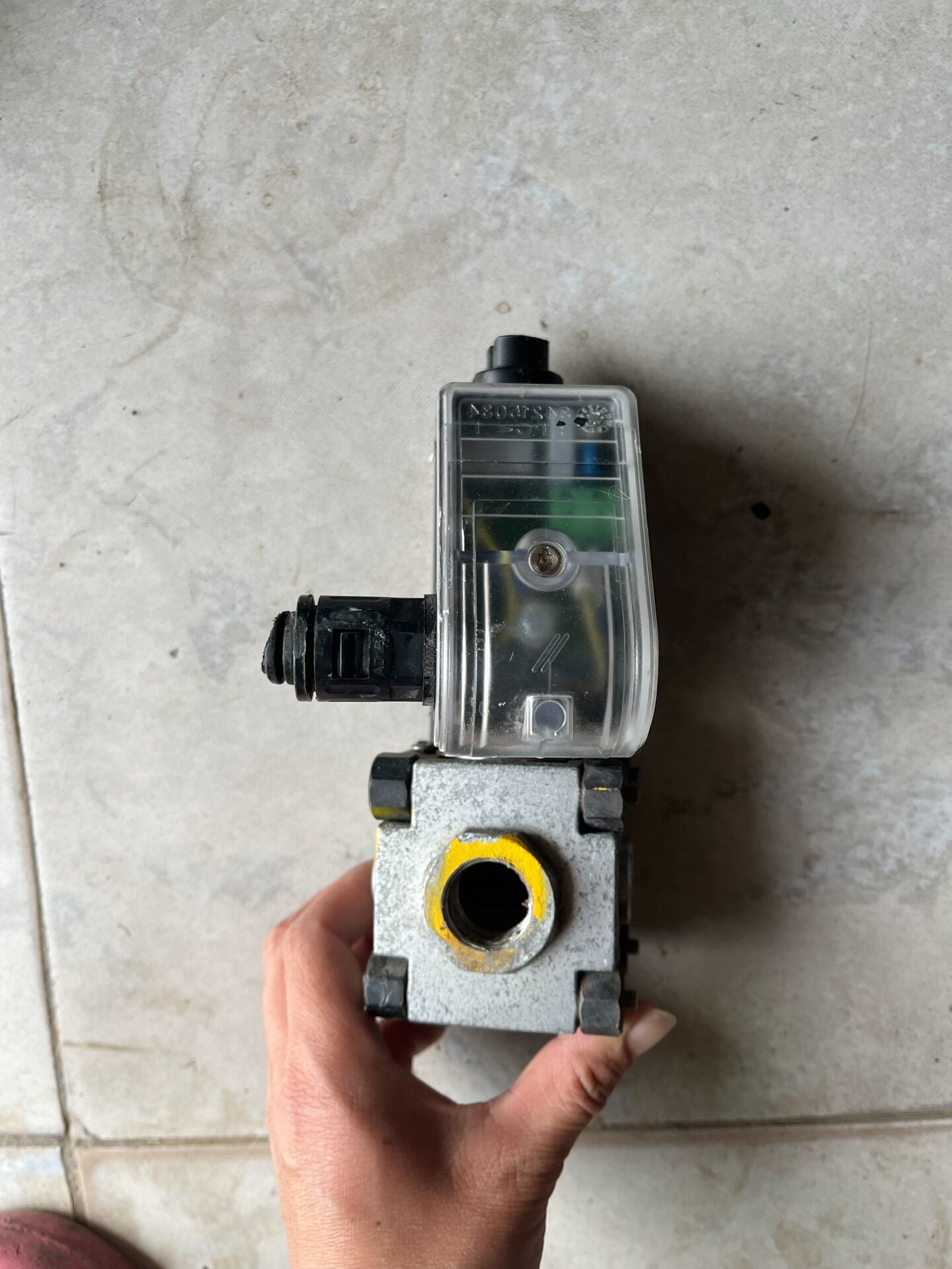 霍科德电磁阀VAS115R/NW（2个）成色如图要的联系议价