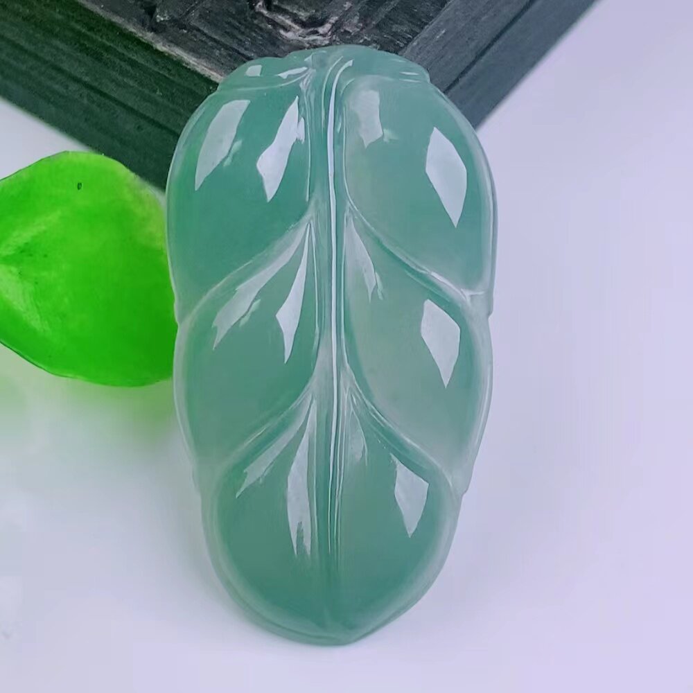 天然A货翡翠正品 水润冰蓝水满色精雕金枝玉叶吊坠3.15g图片