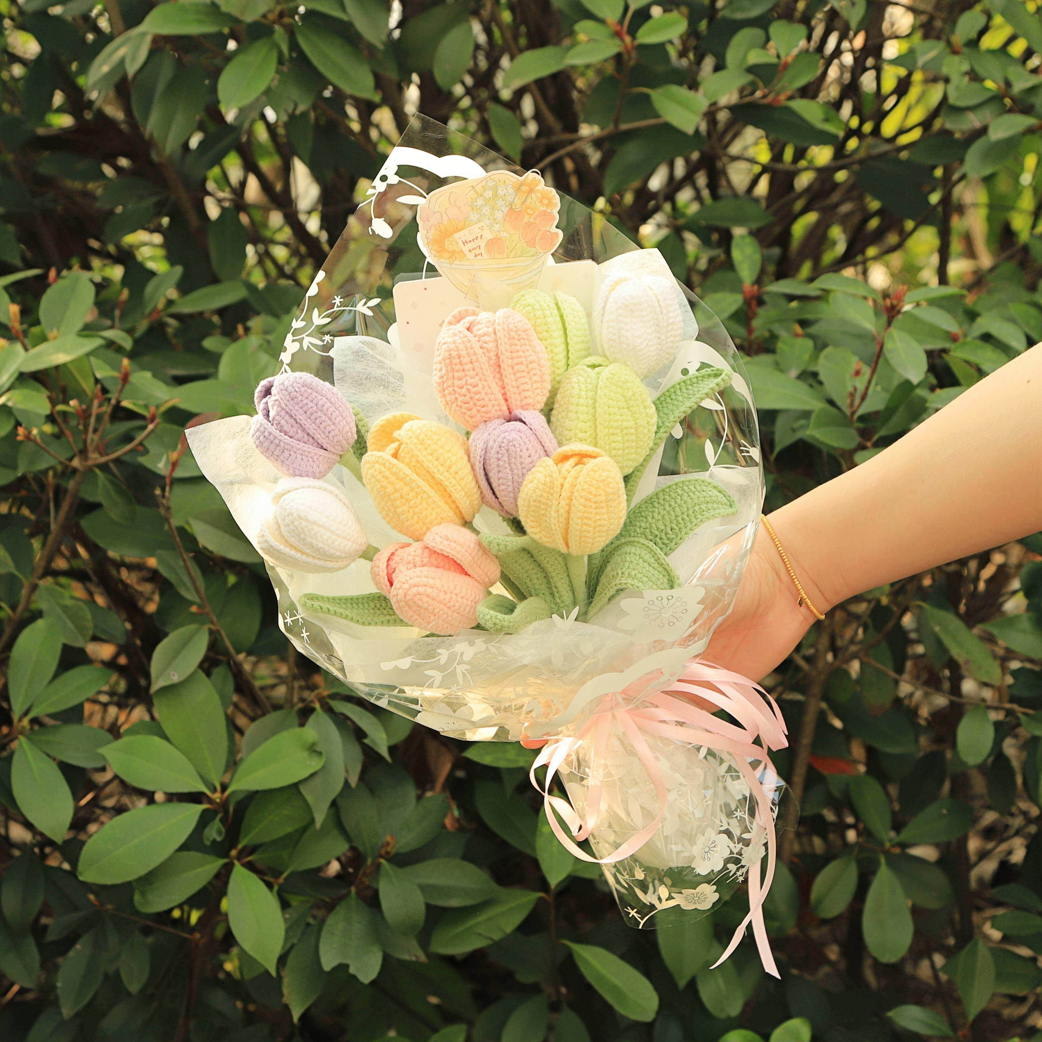 成品手工针织毛线 线钩针百合郁金香手捧花束中高考女友妈妈生日
