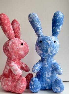 云南大理白族手工扎染布艺兔子摆件板蓝根植物染大号兔子摆件手伴