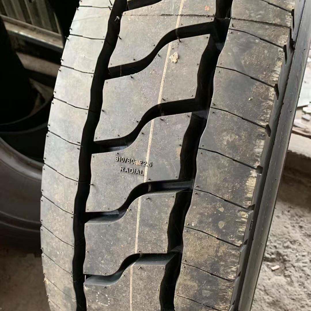 全钢丝轮胎310/80R22.5卡车载重真空轮胎