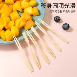 Disposable fruit forks and bamboo skewers for home use, suit
