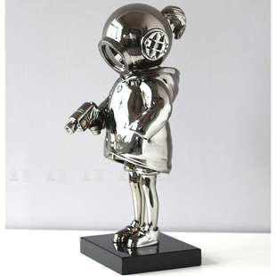 轻奢创意样板间售楼处客厅电视柜玄关展厅人物雕塑探险者家具摆件