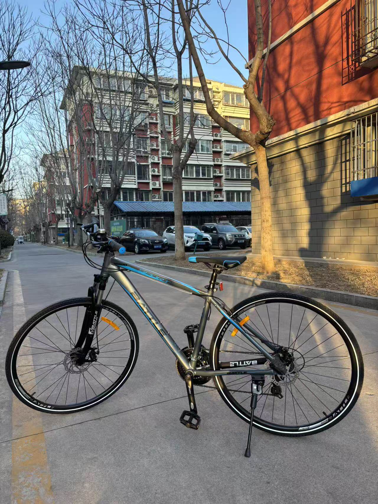 Гибридный велосипед Battle B200 Shimano 27 скоростей, колеса 700C, алюминиевая рама, дорожный городской байк photo review