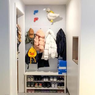 玄关洞洞板入户门口挂衣架换鞋凳衣帽架一体整面墙壁上衣服置物架