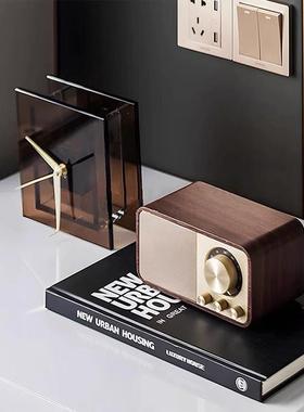 设计师严选样板间卧室床头柜主题软装轻奢复古胡桃木音响装饰摆件