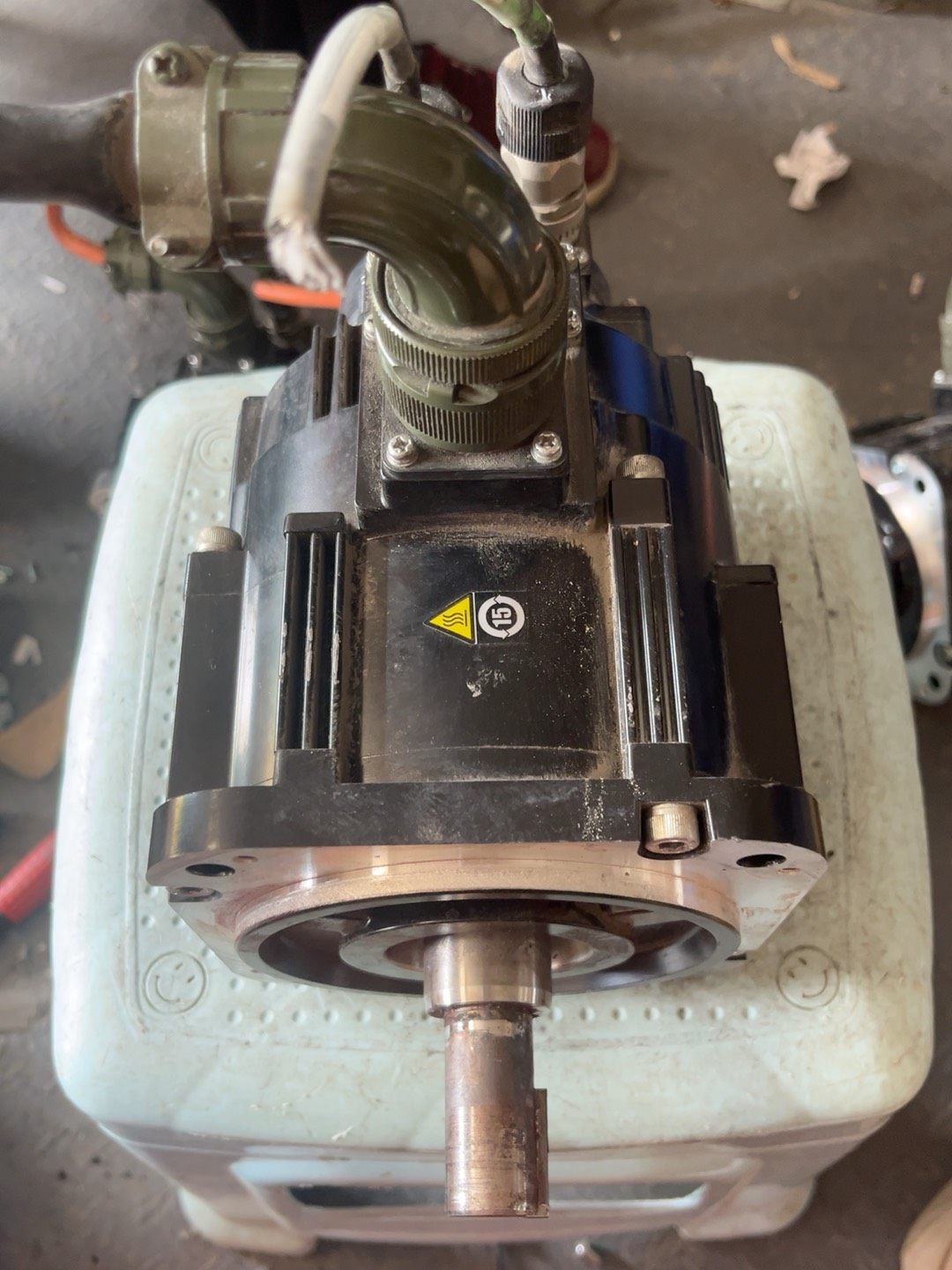 拆机安川7系伺服电机SGM7G-09AFC6C，原装拆机、图